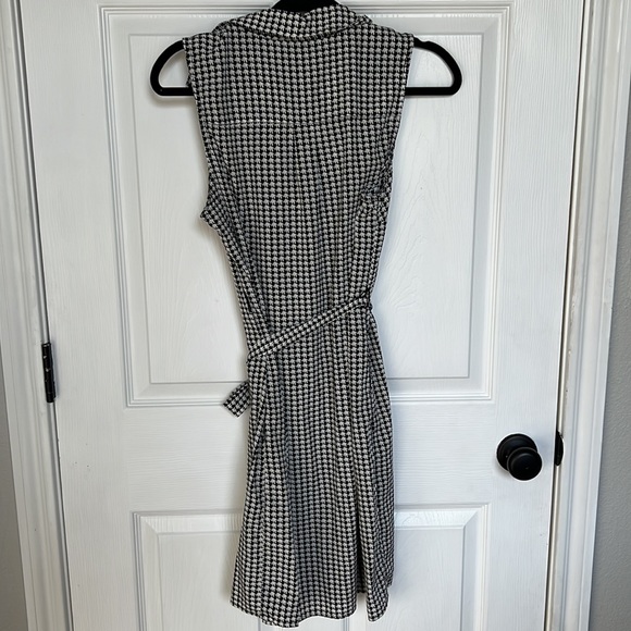 BLACK & WHITE ELEPHANT DRESS with Collar and Waist Tie Banana Republic Size 8 - Picture 2 of 5